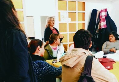 “Pausa y encuentro” lanza su taller de tejido solidario para asistir a familias en invierno