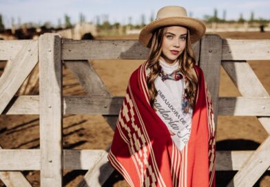 Julieta se prepara para representar a San Rafael en la Fiesta de la Ganadería