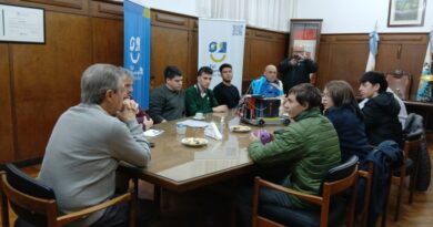 El intendente recibió estudiantes que participarán de una competencia robótica en Países Bajos