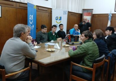 El intendente recibió estudiantes que participarán de una competencia robótica en Países Bajos