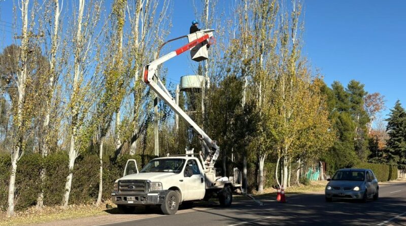 Renovación lumínica en el acceso a la Villa 25 de Mayo