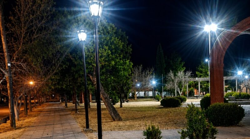 El Municipio iluminó con tecnología led una decena de plazas