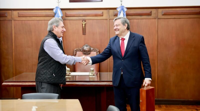 El intendente Omar Félix recibió al nuevo cónsul general de España en Mendoza