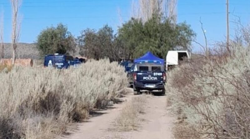 Misterioso hallazgo de piezas óseas y prendas de vestir moviliza a la policía local