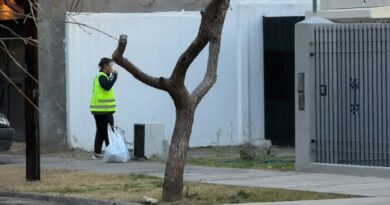 Falsos empleados municipales venden bolsas de consorcio