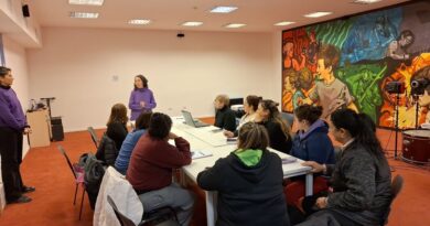 Apoyo a emprendedores: capacitación en diseño de etiquetas, flyers y más