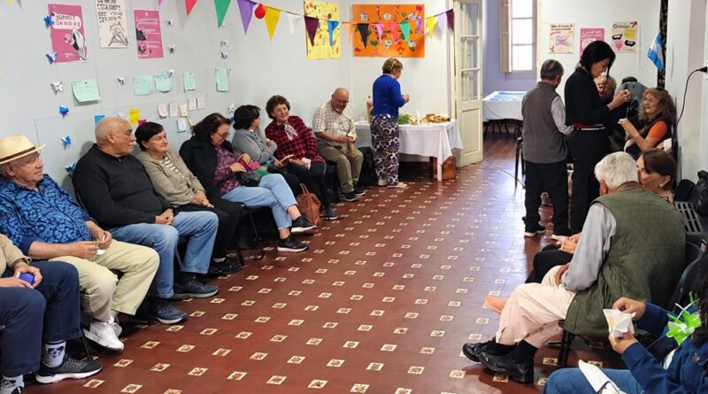 Adultos mayores recibieron la primavera con música y juegos en los espacios de “Pausa y encuentro”