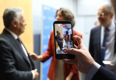 Cornejo profundizó en París las opciones de financiamiento para Mendoza