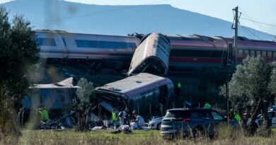 España: una colisión ferroviaria dejó decenas de víctimas fatales