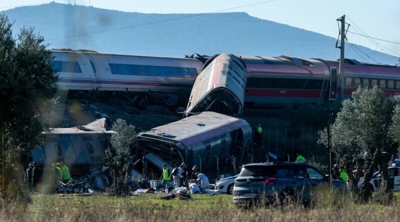 España: una colisión ferroviaria dejó decenas de víctimas fatales