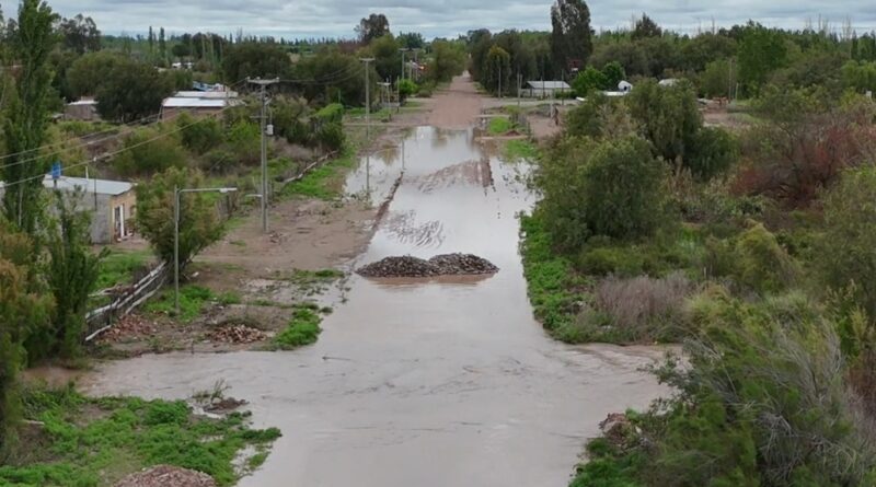 Desborde del Diamante: El Municipio asistió a evacuados en Los Coroneles y La Cañadita