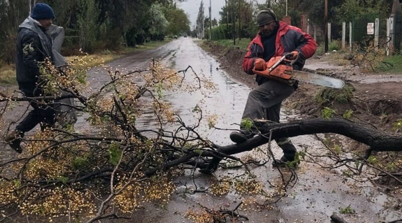 Las áreas municipales trabajan en todo el territorio ante las persistentes lluvias