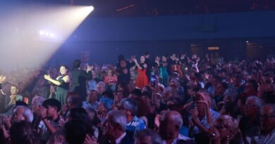 “Esencia Cuyana”: una noche de música, tradición y homenajes en el Roma