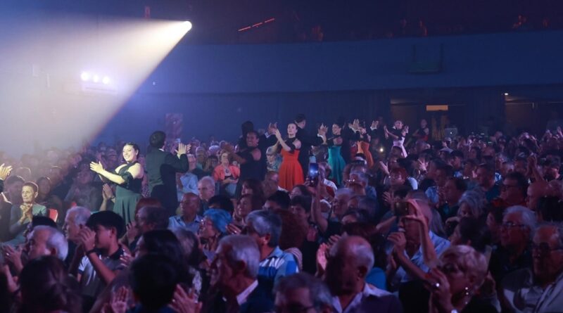 “Esencia Cuyana”: una noche de música, tradición y homenajes en el Roma